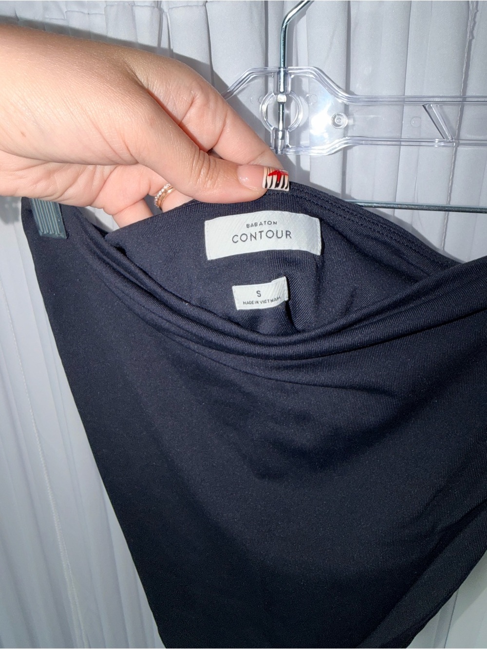 Aritzia Babaton Contour Black Crop Top